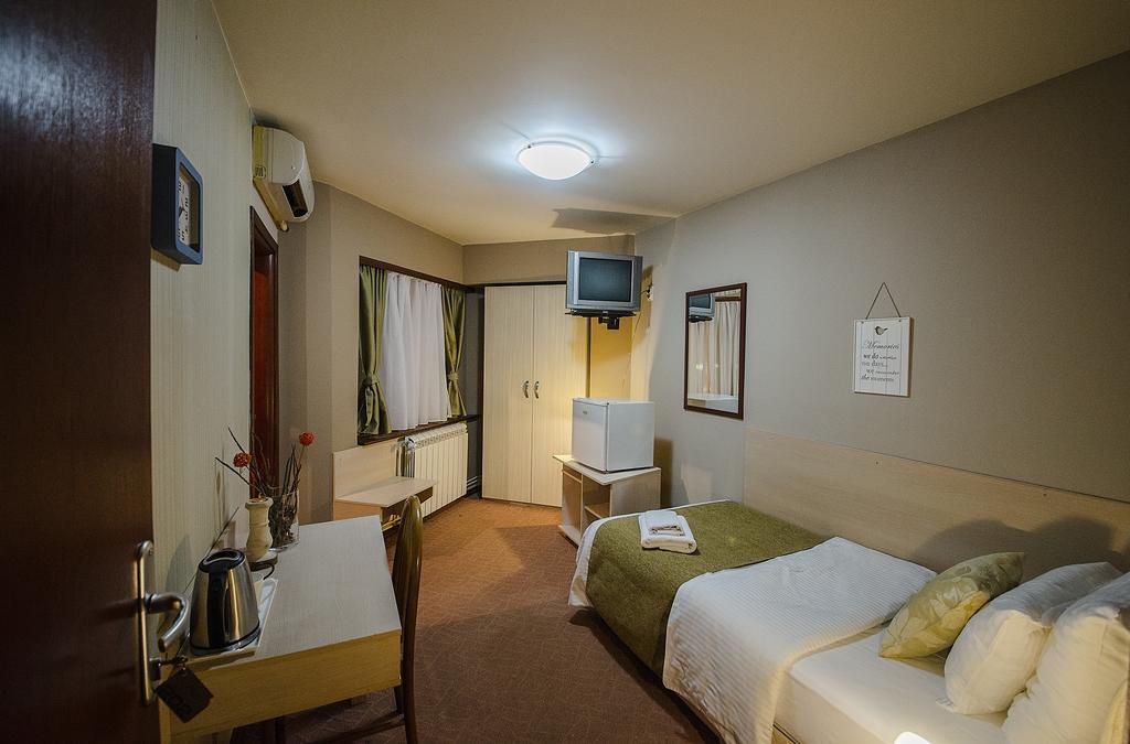 Hotel Bell Leskovac  Bagian luar foto